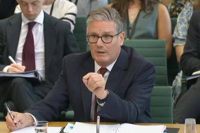 Starmer clashes with senior MP over welfare reform
