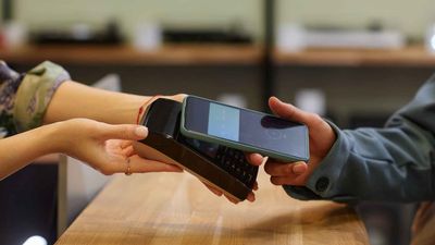 3 Ways Shopping With Apple Pay Can Save You Money