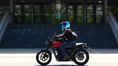 The Royal Enfield Hunter 350 Is Perfectly At Home In Chicago, and Busy Cities Everywhere