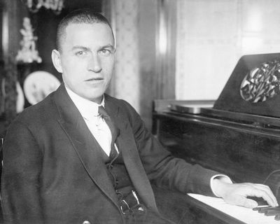 The British postwar pianist who played with one hand