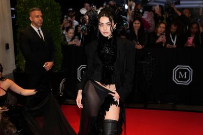 Charli XCX and The 1975 drummer George Daniel are married