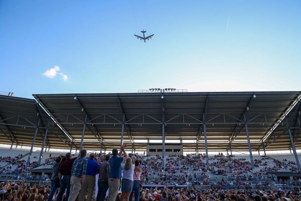 A pilot made sharp turn to avoid a B-52 bomber over North Dakota, then took to the mic to explain