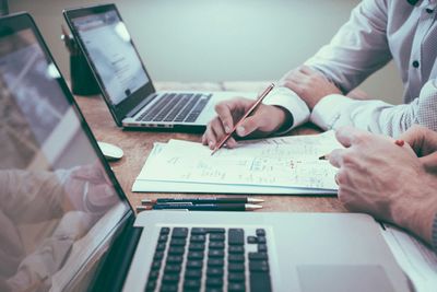 7 Times People Lost Everything Because of “Trusted” Financial Advisors