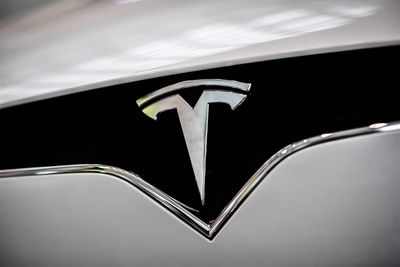 TSLA Earnings Week: Can Tesla Break Through $350?
