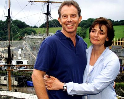 Tony and Cherie Blair advised in 2003 to pay back designer clothing discounts
