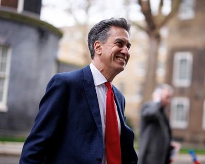More than 100 Labour MPs urge Ed Miliband to explore radical energy bills overhaul