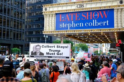 'Gloves Are Off': Cancelled Late Show Host Comes Out Swinging For Trump
