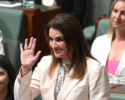 Labor MP Ali France thanks late son for his belief in her in first speech to parliament after unseating Peter Dutton