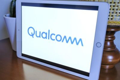 Analysts Are Backing Qualcomm: Is a Breakout Coming?
