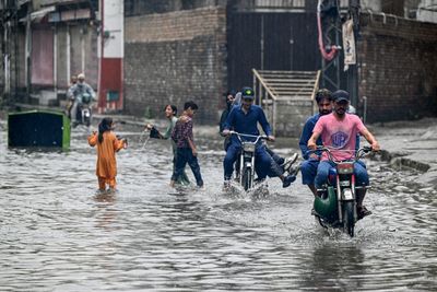 Rains, flash floods kill 21 in Pakistan; tourists rescued in hilly north