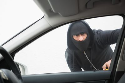 7 Car Features Criminals Use to Trap You Without Breaking In