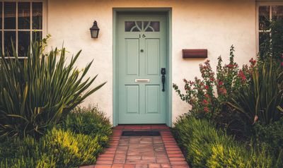 10 Reasons You Should Stop Leaving Notes on Your Door