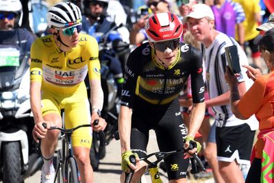Jonas Vingegaard crashes into Tour de France photographer on Mont Ventoux finish
