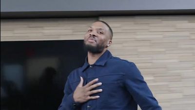 Trail Blazers Share Damian Lillard's Emotional Reaction to Entering Locker Room Again