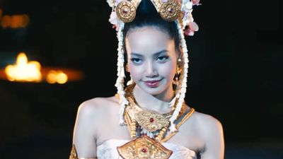 The White Lotus star Lisa has posted a mysterious DC tease, and now fans are convinced she's got a role in the DCU as Catwoman or Batgirl