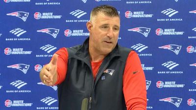 Patriots’ Mike Vrabel Savagely Roasts Reporter for Asking Repeat Question at Presser