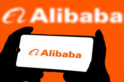 Alibaba's Latest AI Model Outperforms ChatGPT, DeepSeek