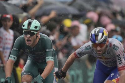 Tour de France 2025 live: Chaotic sprint finish in wet conditions marred by late crash on stage 17