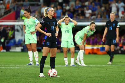 Alex Greenwood reveals conversation with Chloe Kelly before crucial Euros penalty