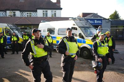 Police deny 'bussing' claims after escorting counter-protesters to Epping migrant hotel demo 'for safety reasons'