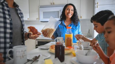 How Much Should a Family of 4 Be Spending on Groceries Each Month?