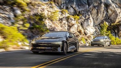 Lucid Stock Pauses After 44% Monthly Surge On Uber Deal, Tech Upgrades