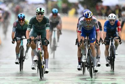 Jonathan Milan sprints to second Tour de France win on crash-hampered stage 17