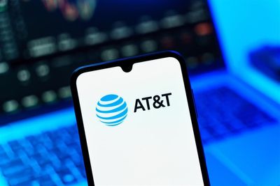 Is Former Dividend Aristocrat AT&T a Buy After Q2 Earnings?