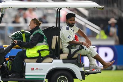 India handed major Rishabh Pant injury scare on tight opening day of fourth Test with England