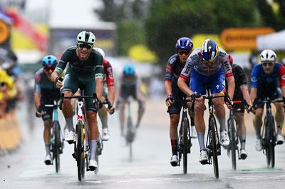 Jonathan Milan sprints to Tour de France stage 17 victory in Valence after crash in finale