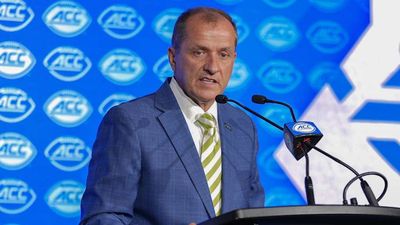 College Sports’ Revenue-Sharing Era Faces Early Concerns Over Collectives