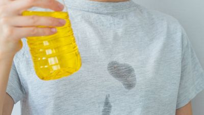 How I remove grease stains from clothing using just two household ingredients — it works for me every time