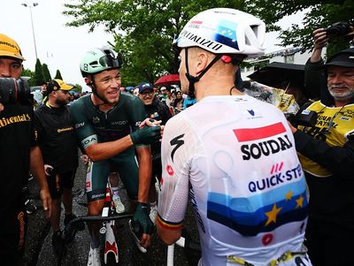 Tour de France stage 17 final kilometre crash ends Tim Merlier's sprint hopes, leaves Biniam Girmay in pain