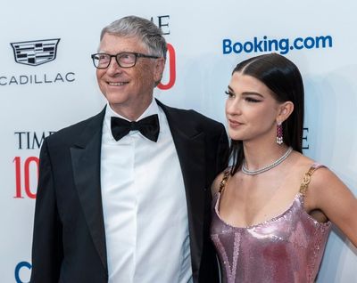 Bill Gates Enters 'The Startup World' Again, Dons Customer Service Hat At Daughter Phoebe's AI Fashion Startup—'You Never Know Who's Behind The Screen'