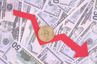 Bitcoin Holds Ground As Ethereum, XRP, Dogecoin Wobble