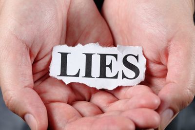 10 Clues Someone Is Lying—Even If They’re Family