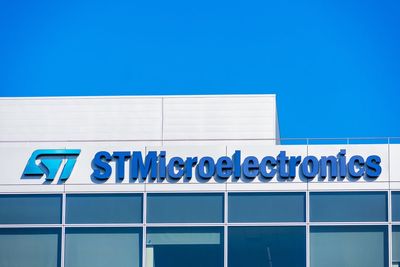 STMicroelectronics' Restructuring Fuels Loss, Eyes Strong Q3 Recovery