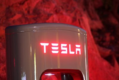 Tesla Just Hit a Fork in the Road—Could the Bulls Lose Control?