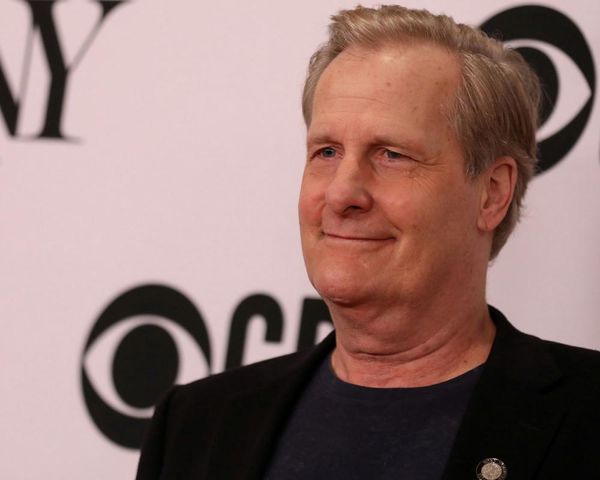 Jeff Daniels chastises Trump voters: ‘I hope you’re losing tons of money’