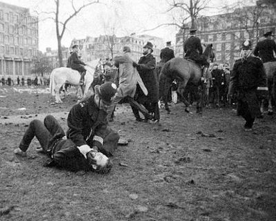 Protesters and police in Grosvenor Square