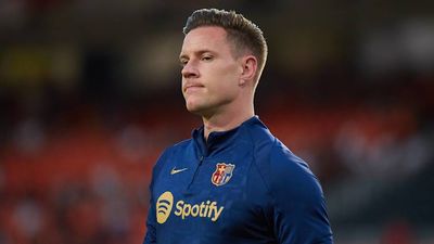 Barcelona Captain Confirms Surgery Plan, Hints at Return Timeline