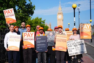 Resident doctors strike: Medics demanding 29% pay rise begin walkout despite last-ditch plea from Keir Starmer