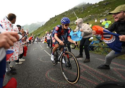 Oscar Onley exhausted by Col de la Loze battle with Vingegaard and Pogačar but closes in on Tour de France podium