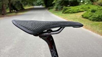 Fizik’s custom-printed Vento Antares Adaptive One-to-One saddle, reviewed
