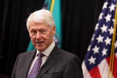 Bill Clinton wrote a birthday note to Jeffrey Epstein, according to bombshell report