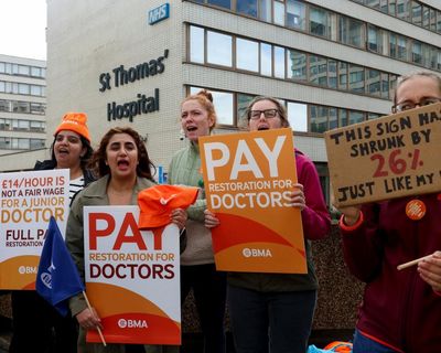 Resident doctors in England go on strike over pay restoration
