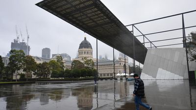 Primary school students targeted by anti-Semitic chants