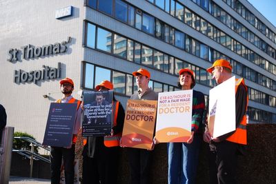 Striking doctors tell of ‘poor pay’ and difficult working conditions