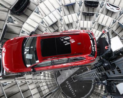 Volkswagen takes €1.3bn hit from ‘high costs’ of Trump tariffs