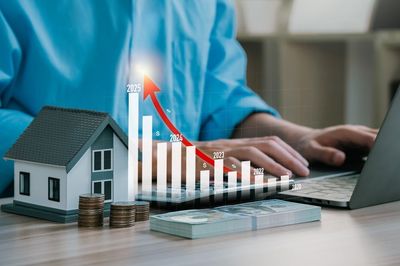 Wall Street's Most Accurate Analysts Weigh In On 3 Real Estate Stocks With Over 6% Dividend Yields